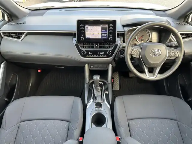 トヨタ カローラ クロス G 広島県 2023(令5)年 1.4万km プラチナホワイトパールマイカ 純正メーカーオプションナビ/　（Bluetooth/AM/FM）/レーダークルーズコントロール/レーントレーシングアシスト/電子パーキング/オートブレーキホールド/ドライブレコーダー/ETC/コーナーセンサー/USB入力端子/LEDヘッドライト/フォグランプ/バックカメラ/横滑り防止装置/オートマチックハイビーム/衝突被害軽減システム/スペアキー/プッシュスタート