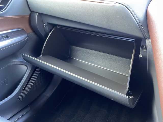 トヨタ ハリアー Z 新潟県 2021(令3)年 3万km ホワイトパールクリスタルシャイン １２．３インチメーカー純正オプションナビ/ＪＢＬプレミアムサウンド/バックカメラ/デジタルインナーミラー/レーダークルーズコントロール/レーンキープ/コーナーセンサー前後/ブラインドスポットモニター/ヘッドアップディスプレイ/パワーバックドア/ハーフレザーシート/ドアバイザー/純正フロアマット/ＬＥＤヘッドライト/ビルトインＥＴＣ2.0/純正アルミホイール/電動格納ミラー/プッシュスタート