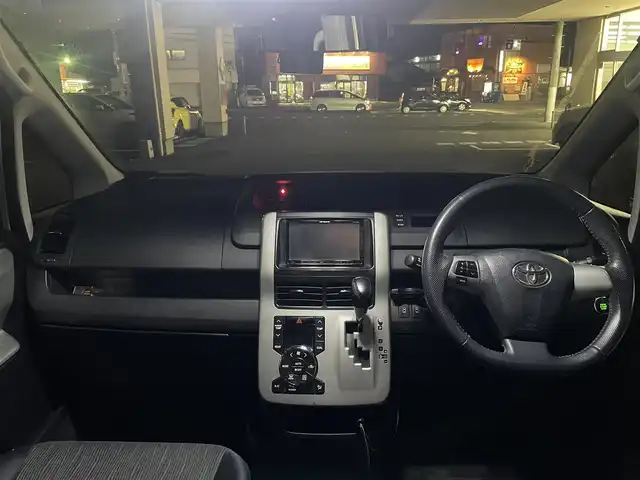 トヨタ ヴォクシー ZS 煌 茨城県 2011(平23)年 15.6万km シルバーM ワンオーナー/社外メモリナビ（BT/フルセグTV）/両側パワースライドドア/ETC/ステアリングスイッチ/プッシュスタート/電格ミラー/前ドライブレコーダー/パドルシフト/純正フロアマット