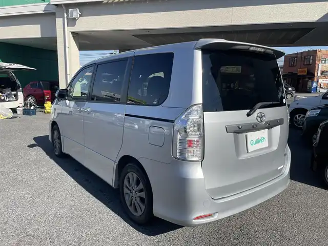 トヨタ ヴォクシー ZS 煌 茨城県 2011(平23)年 15.6万km シルバーM ワンオーナー/社外メモリナビ（BT/フルセグTV）/両側パワースライドドア/ETC/ステアリングスイッチ/プッシュスタート/電格ミラー/前ドライブレコーダー/パドルシフト/純正フロアマット