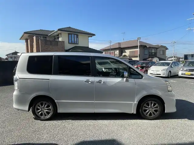 トヨタ ヴォクシー ZS 煌 茨城県 2011(平23)年 15.6万km シルバーM ワンオーナー/社外メモリナビ（BT/フルセグTV）/両側パワースライドドア/ETC/ステアリングスイッチ/プッシュスタート/電格ミラー/前ドライブレコーダー/パドルシフト/純正フロアマット