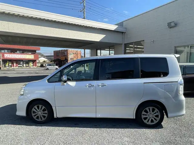 トヨタ ヴォクシー ZS 煌 茨城県 2011(平23)年 15.6万km シルバーM ワンオーナー/社外メモリナビ（BT/フルセグTV）/両側パワースライドドア/ETC/ステアリングスイッチ/プッシュスタート/電格ミラー/前ドライブレコーダー/パドルシフト/純正フロアマット