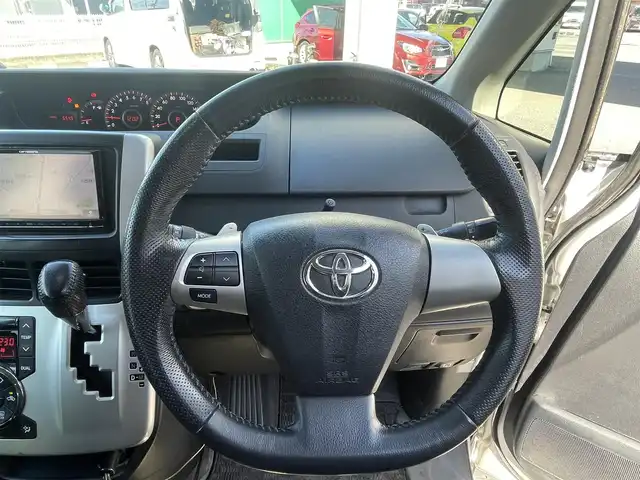 トヨタ ヴォクシー ZS 煌 茨城県 2011(平23)年 15.6万km シルバーM ワンオーナー/社外メモリナビ（BT/フルセグTV）/両側パワースライドドア/ETC/ステアリングスイッチ/プッシュスタート/電格ミラー/前ドライブレコーダー/パドルシフト/純正フロアマット