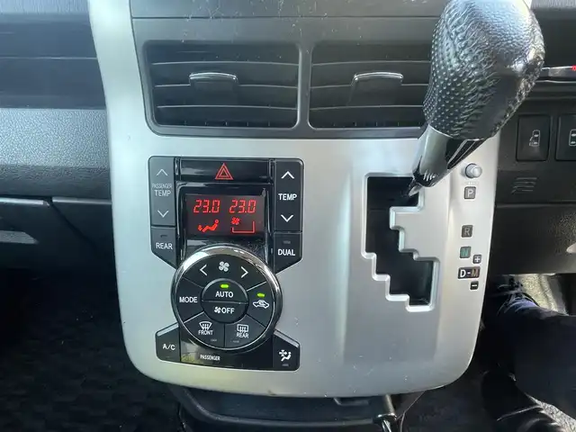 トヨタ ヴォクシー ZS 煌 茨城県 2011(平23)年 15.6万km シルバーM ワンオーナー/社外メモリナビ（BT/フルセグTV）/両側パワースライドドア/ETC/ステアリングスイッチ/プッシュスタート/電格ミラー/前ドライブレコーダー/パドルシフト/純正フロアマット