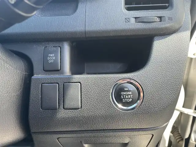 トヨタ ヴォクシー ZS 煌 茨城県 2011(平23)年 15.6万km シルバーM ワンオーナー/社外メモリナビ（BT/フルセグTV）/両側パワースライドドア/ETC/ステアリングスイッチ/プッシュスタート/電格ミラー/前ドライブレコーダー/パドルシフト/純正フロアマット