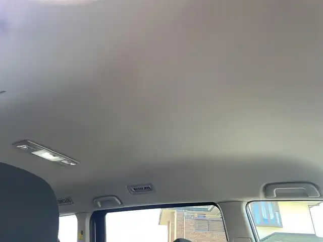 トヨタ ヴォクシー ZS 煌 茨城県 2011(平23)年 15.6万km シルバーM ワンオーナー/社外メモリナビ（BT/フルセグTV）/両側パワースライドドア/ETC/ステアリングスイッチ/プッシュスタート/電格ミラー/前ドライブレコーダー/パドルシフト/純正フロアマット