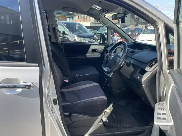 トヨタ ヴォクシー ZS 煌 茨城県 2011(平23)年 15.6万km シルバーM ワンオーナー/社外メモリナビ（BT/フルセグTV）/両側パワースライドドア/ETC/ステアリングスイッチ/プッシュスタート/電格ミラー/前ドライブレコーダー/パドルシフト/純正フロアマット