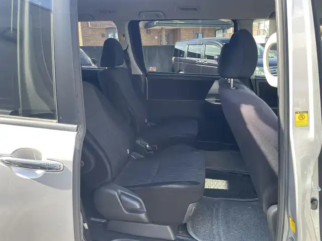 トヨタ ヴォクシー ZS 煌 茨城県 2011(平23)年 15.6万km シルバーM ワンオーナー/社外メモリナビ（BT/フルセグTV）/両側パワースライドドア/ETC/ステアリングスイッチ/プッシュスタート/電格ミラー/前ドライブレコーダー/パドルシフト/純正フロアマット