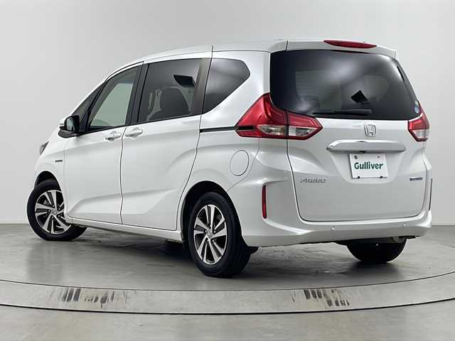 ホンダ フリード ハイブリット G ホンダセンシング 埼玉県 2019(令1)年 4.3万km プラチナホワイトパール 社外ナビ　MDV-D206BT/(Bluetooth/CD/DVD/USB/AM/FM)/バックカメラ/前方ドライブレコーダー/ETC/アダプティブクルーズコントロール/車線逸脱警報/衝突軽減ブレーキ/先行車発進お知らせ機能/標識認識機能/両側パワースライドドア/プッシュスタート/ステアリングリモコン/ウィンカーミラー/社外フロアマット/純正１５インチアルミホイール