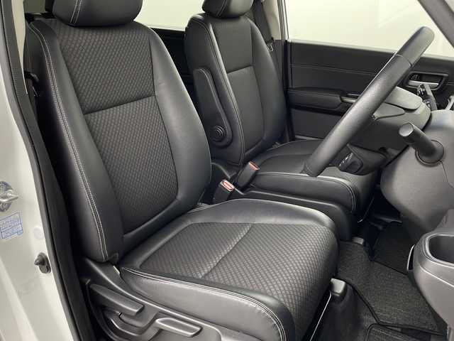 ホンダ フリード ハイブリット G ホンダセンシング 埼玉県 2019(令1)年 4.3万km プラチナホワイトパール 社外ナビ　MDV-D206BT/(Bluetooth/CD/DVD/USB/AM/FM)/バックカメラ/前方ドライブレコーダー/ETC/アダプティブクルーズコントロール/車線逸脱警報/衝突軽減ブレーキ/先行車発進お知らせ機能/標識認識機能/両側パワースライドドア/プッシュスタート/ステアリングリモコン/ウィンカーミラー/社外フロアマット/純正１５インチアルミホイール