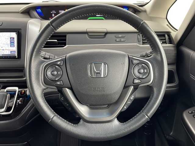 ホンダ フリード ハイブリット G ホンダセンシング 埼玉県 2019(令1)年 4.3万km プラチナホワイトパール 社外ナビ　MDV-D206BT/(Bluetooth/CD/DVD/USB/AM/FM)/バックカメラ/前方ドライブレコーダー/ETC/アダプティブクルーズコントロール/車線逸脱警報/衝突軽減ブレーキ/先行車発進お知らせ機能/標識認識機能/両側パワースライドドア/プッシュスタート/ステアリングリモコン/ウィンカーミラー/社外フロアマット/純正１５インチアルミホイール