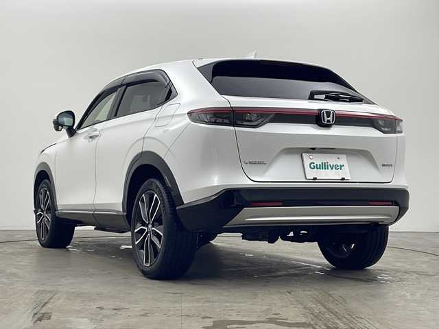 ホンダ ヴェゼル ハイブリッド e:HEV Z 秋田県 2021(令3)年 1.2万km プラチナホワイトパール ワンオーナー/ホンダコネクトナビ/・フルセグTV/BT/全方位カメラ、バックカメラ/純正前後ドライブレコーダー/ビルトインETC2.0/置くだけ充電/ホンダセンシング/・レーンキープ/・ブラインドスポットインフォメーション/・踏み間違い衝突軽減システム/・衝突軽減ブレーキ（CMBS）/ハーフレザーシート/・前席シートヒーター/コーナーセンサー/パワーバックドア/ステアリングヒーター/純正18インチAW/LEDヘッドライト/フォグランプ/スマートキー/横滑り防止装置/ドアバイザー/純正フロアマット/保証書/取扱説明書/スペアキー×1
