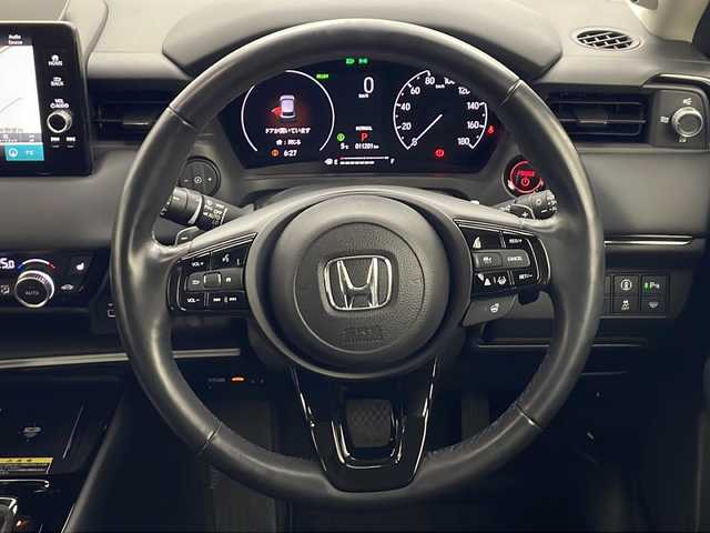 ホンダ ヴェゼル ハイブリッド e:HEV Z 秋田県 2021(令3)年 1.2万km プラチナホワイトパール ワンオーナー/ホンダコネクトナビ/・フルセグTV/BT/全方位カメラ、バックカメラ/純正前後ドライブレコーダー/ビルトインETC2.0/置くだけ充電/ホンダセンシング/・レーンキープ/・ブラインドスポットインフォメーション/・踏み間違い衝突軽減システム/・衝突軽減ブレーキ（CMBS）/ハーフレザーシート/・前席シートヒーター/コーナーセンサー/パワーバックドア/ステアリングヒーター/純正18インチAW/LEDヘッドライト/フォグランプ/スマートキー/横滑り防止装置/ドアバイザー/純正フロアマット/保証書/取扱説明書/スペアキー×1