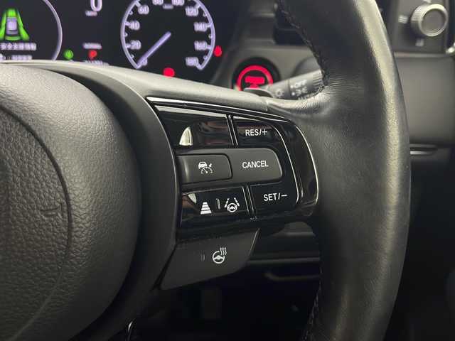 ホンダ ヴェゼル ハイブリッド e:HEV Z 秋田県 2021(令3)年 1.2万km プラチナホワイトパール ワンオーナー/ホンダコネクトナビ/・フルセグTV/BT/全方位カメラ、バックカメラ/純正前後ドライブレコーダー/ビルトインETC2.0/置くだけ充電/ホンダセンシング/・レーンキープ/・ブラインドスポットインフォメーション/・踏み間違い衝突軽減システム/・衝突軽減ブレーキ（CMBS）/ハーフレザーシート/・前席シートヒーター/コーナーセンサー/パワーバックドア/ステアリングヒーター/純正18インチAW/LEDヘッドライト/フォグランプ/スマートキー/横滑り防止装置/ドアバイザー/純正フロアマット/保証書/取扱説明書/スペアキー×1