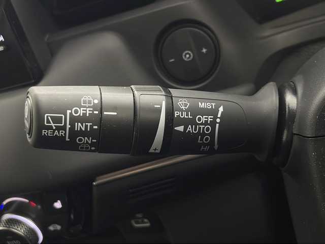 ホンダ ヴェゼル ハイブリッド e:HEV Z 秋田県 2021(令3)年 1.2万km プラチナホワイトパール ワンオーナー/ホンダコネクトナビ/・フルセグTV/BT/全方位カメラ、バックカメラ/純正前後ドライブレコーダー/ビルトインETC2.0/置くだけ充電/ホンダセンシング/・レーンキープ/・ブラインドスポットインフォメーション/・踏み間違い衝突軽減システム/・衝突軽減ブレーキ（CMBS）/ハーフレザーシート/・前席シートヒーター/コーナーセンサー/パワーバックドア/ステアリングヒーター/純正18インチAW/LEDヘッドライト/フォグランプ/スマートキー/横滑り防止装置/ドアバイザー/純正フロアマット/保証書/取扱説明書/スペアキー×1