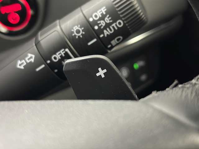 ホンダ ヴェゼル ハイブリッド e:HEV Z 秋田県 2021(令3)年 1.2万km プラチナホワイトパール ワンオーナー/ホンダコネクトナビ/・フルセグTV/BT/全方位カメラ、バックカメラ/純正前後ドライブレコーダー/ビルトインETC2.0/置くだけ充電/ホンダセンシング/・レーンキープ/・ブラインドスポットインフォメーション/・踏み間違い衝突軽減システム/・衝突軽減ブレーキ（CMBS）/ハーフレザーシート/・前席シートヒーター/コーナーセンサー/パワーバックドア/ステアリングヒーター/純正18インチAW/LEDヘッドライト/フォグランプ/スマートキー/横滑り防止装置/ドアバイザー/純正フロアマット/保証書/取扱説明書/スペアキー×1