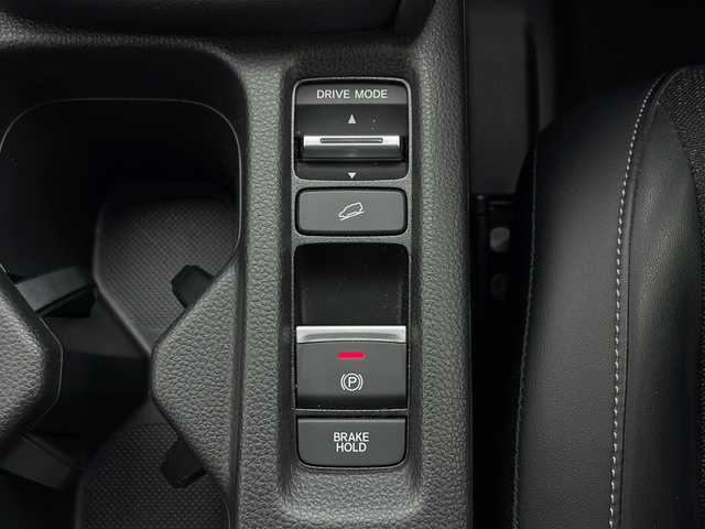 ホンダ ヴェゼル ハイブリッド e:HEV Z 秋田県 2021(令3)年 1.2万km プラチナホワイトパール ワンオーナー/ホンダコネクトナビ/・フルセグTV/BT/全方位カメラ、バックカメラ/純正前後ドライブレコーダー/ビルトインETC2.0/置くだけ充電/ホンダセンシング/・レーンキープ/・ブラインドスポットインフォメーション/・踏み間違い衝突軽減システム/・衝突軽減ブレーキ（CMBS）/ハーフレザーシート/・前席シートヒーター/コーナーセンサー/パワーバックドア/ステアリングヒーター/純正18インチAW/LEDヘッドライト/フォグランプ/スマートキー/横滑り防止装置/ドアバイザー/純正フロアマット/保証書/取扱説明書/スペアキー×1