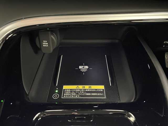 ホンダ ヴェゼル ハイブリッド e:HEV Z 秋田県 2021(令3)年 1.2万km プラチナホワイトパール ワンオーナー/ホンダコネクトナビ/・フルセグTV/BT/全方位カメラ、バックカメラ/純正前後ドライブレコーダー/ビルトインETC2.0/置くだけ充電/ホンダセンシング/・レーンキープ/・ブラインドスポットインフォメーション/・踏み間違い衝突軽減システム/・衝突軽減ブレーキ（CMBS）/ハーフレザーシート/・前席シートヒーター/コーナーセンサー/パワーバックドア/ステアリングヒーター/純正18インチAW/LEDヘッドライト/フォグランプ/スマートキー/横滑り防止装置/ドアバイザー/純正フロアマット/保証書/取扱説明書/スペアキー×1