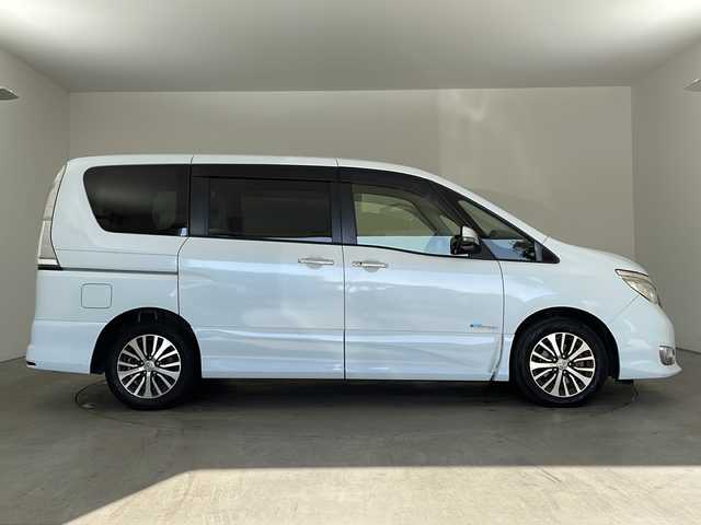 日産 セレナ ハイウェイスター Sハイブリッド 兵庫県 2014(平26)年 8.7万km ブルームーンホワイトP ・純正SDナビ（CD・DVD・BT・ワンセグ・USB・AUX・ipod）/・バックカメラ/・ビルトインETC/・片側パワースライドドア/・ドライブレコーダー/・クルーズコントロール/・衝突軽減ブレーキ/・横滑り防止装置/・車線逸脱警報装置/・オートライト/・アイドリングストップ/・純正フロアマット/・純正16インチアルミホイール/・保証書/・取扱説明書