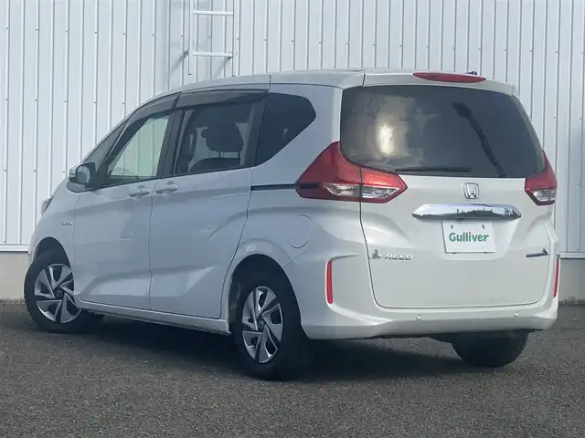 ホンダ フリード ハイブリット G ホンダセンシング 熊本県 2021(令3)年 5.8万km プラチナホワイトパール 純正ナビ/AM/FM/SD/USB/フルセグTV/バックカメラ/先行車発進お知らせ機能/路外逸脱抑制システム/レーンキープアシスト/標識認識機能/LEDヘッドライト/両側パワースライドドア/D+N席シートヒーター/ステアリングスイッチ/電動格納ウィンカーミラー/ドアバイザー/純正フロアマット/ETC/プッシュスタート/スマートキー
