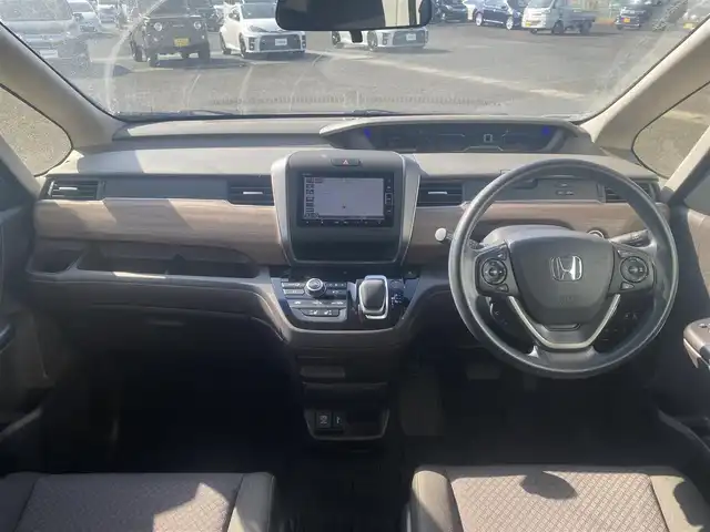 ホンダ フリード ハイブリット G ホンダセンシング 熊本県 2021(令3)年 5.8万km プラチナホワイトパール 純正ナビ/AM/FM/SD/USB/フルセグTV/バックカメラ/先行車発進お知らせ機能/路外逸脱抑制システム/レーンキープアシスト/標識認識機能/LEDヘッドライト/両側パワースライドドア/D+N席シートヒーター/ステアリングスイッチ/電動格納ウィンカーミラー/ドアバイザー/純正フロアマット/ETC/プッシュスタート/スマートキー