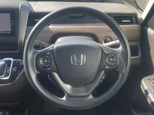 ホンダ フリード ハイブリット G ホンダセンシング 熊本県 2021(令3)年 5.8万km プラチナホワイトパール 純正ナビ/AM/FM/SD/USB/フルセグTV/バックカメラ/先行車発進お知らせ機能/路外逸脱抑制システム/レーンキープアシスト/標識認識機能/LEDヘッドライト/両側パワースライドドア/D+N席シートヒーター/ステアリングスイッチ/電動格納ウィンカーミラー/ドアバイザー/純正フロアマット/ETC/プッシュスタート/スマートキー