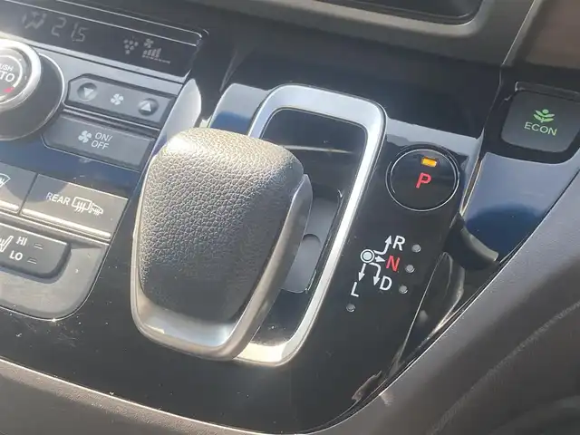 ホンダ フリード ハイブリット G ホンダセンシング 熊本県 2021(令3)年 5.8万km プラチナホワイトパール 純正ナビ/AM/FM/SD/USB/フルセグTV/バックカメラ/先行車発進お知らせ機能/路外逸脱抑制システム/レーンキープアシスト/標識認識機能/LEDヘッドライト/両側パワースライドドア/D+N席シートヒーター/ステアリングスイッチ/電動格納ウィンカーミラー/ドアバイザー/純正フロアマット/ETC/プッシュスタート/スマートキー