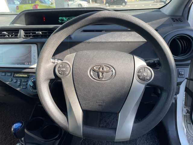 トヨタ アクア S 茨城県 2012(平24)年 12.3万km スーパーホワイトⅡ 純正メモリナビ/AM/FM/ワンセグTV/BlueTooth接続/DISC/バックカメラ/前席シートヒーター/前後ドライブレコーダー/ETC/プッシュスタート/電動格納ミラー/ステアリングリモコン/オートライト