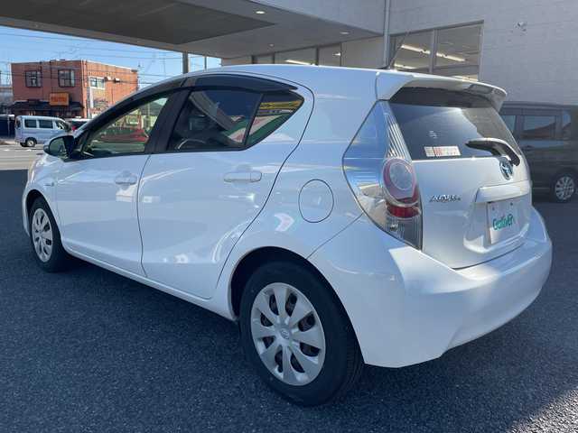 トヨタ アクア S 茨城県 2012(平24)年 12.3万km スーパーホワイトⅡ 純正メモリナビ/AM/FM/ワンセグTV/BlueTooth接続/DISC/バックカメラ/前席シートヒーター/前後ドライブレコーダー/ETC/プッシュスタート/電動格納ミラー/ステアリングリモコン/オートライト