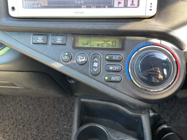 トヨタ アクア S 茨城県 2012(平24)年 12.3万km スーパーホワイトⅡ 純正メモリナビ/AM/FM/ワンセグTV/BlueTooth接続/DISC/バックカメラ/前席シートヒーター/前後ドライブレコーダー/ETC/プッシュスタート/電動格納ミラー/ステアリングリモコン/オートライト