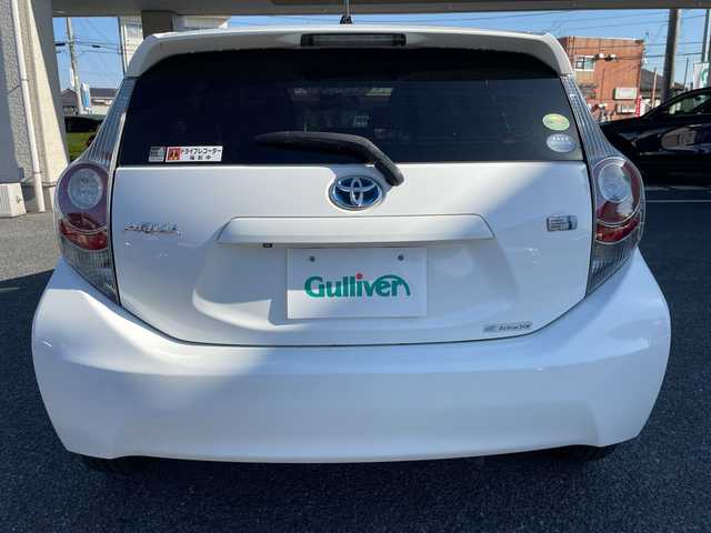 トヨタ アクア S 茨城県 2012(平24)年 12.3万km スーパーホワイトⅡ 純正メモリナビ/AM/FM/ワンセグTV/BlueTooth接続/DISC/バックカメラ/前席シートヒーター/前後ドライブレコーダー/ETC/プッシュスタート/電動格納ミラー/ステアリングリモコン/オートライト