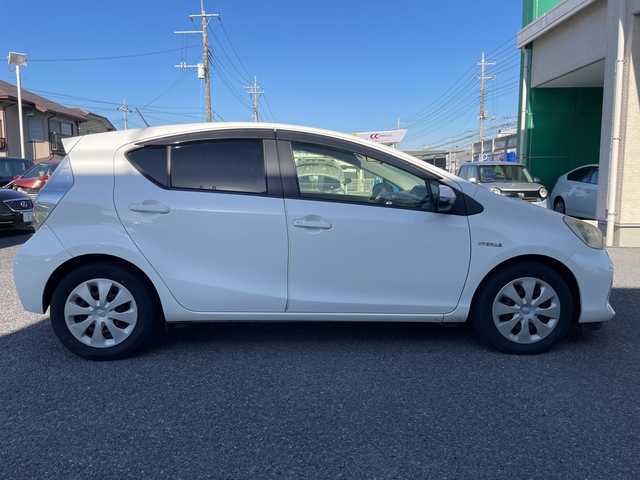 トヨタ アクア S 茨城県 2012(平24)年 12.3万km スーパーホワイトⅡ 純正メモリナビ/AM/FM/ワンセグTV/BlueTooth接続/DISC/バックカメラ/前席シートヒーター/前後ドライブレコーダー/ETC/プッシュスタート/電動格納ミラー/ステアリングリモコン/オートライト