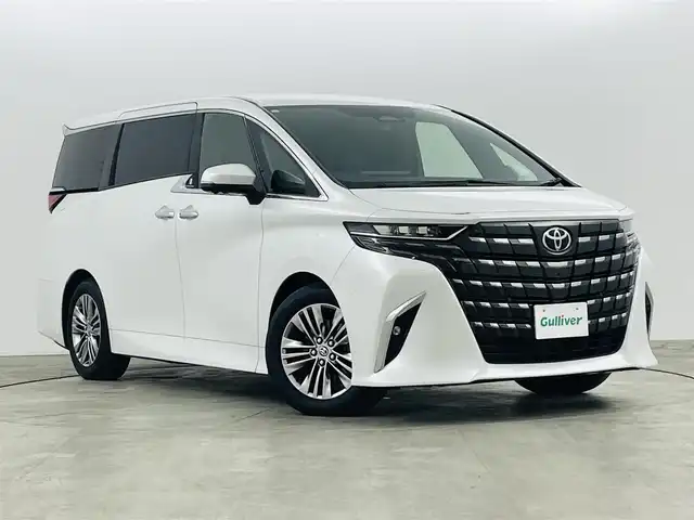 トヨタ アルファード Z 福島県 2024(令6)年 1.1万km プラチナホワイトパールマイカ トヨタセーフティセンス/・レーンディパーチャーアラート/・レーントレーシングアシスト/・レーンチェンジアシスト（LCA）/・レーダークルーズコントロール/・フロントクロストラフィックアラート（FCTA）/・先行車発進アラーム/・ロードサインアシスト/・プリクラッシュセーフティ/・プロアクティブドライビングアシスト（PDA）/・緊急時操舵支援（アクティブ操舵機能付）/・オートマチックハイビーム/ブラインドスポットモニター/純正10.5インチナビ/・フルセグ/USB/BT//HDMI/FM/AM/・パノラマミックビューカメラ/・ETC/デジタルインナーミラー/フリップダウンモニター/両側パワースライドドア/電動ステップ/電動リアゲート/ムーンルーフ/レザーシート/・前席シートヒーター/・前席ベンチレーションシート/パワシート/オットマン/コンビステアリング/・ステアリングスイッチ/・ステアリングスイッチ/ＬＥＤヘッドライト/・フォグランプ/・オートライト/電動パーキングブレーキ/・オートブレーキホールド/プッシュスタート/・スマートキー/純正18インチAW