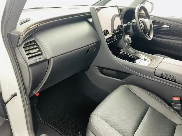 トヨタ アルファード Z 福島県 2024(令6)年 1.1万km プラチナホワイトパールマイカ トヨタセーフティセンス/・レーンディパーチャーアラート/・レーントレーシングアシスト/・レーンチェンジアシスト（LCA）/・レーダークルーズコントロール/・フロントクロストラフィックアラート（FCTA）/・先行車発進アラーム/・ロードサインアシスト/・プリクラッシュセーフティ/・プロアクティブドライビングアシスト（PDA）/・緊急時操舵支援（アクティブ操舵機能付）/・オートマチックハイビーム/ブラインドスポットモニター/純正10.5インチナビ/・フルセグ/USB/BT//HDMI/FM/AM/・パノラマミックビューカメラ/・ETC/デジタルインナーミラー/フリップダウンモニター/両側パワースライドドア/電動ステップ/電動リアゲート/ムーンルーフ/レザーシート/・前席シートヒーター/・前席ベンチレーションシート/パワシート/オットマン/コンビステアリング/・ステアリングスイッチ/・ステアリングスイッチ/ＬＥＤヘッドライト/・フォグランプ/・オートライト/電動パーキングブレーキ/・オートブレーキホールド/プッシュスタート/・スマートキー/純正18インチAW