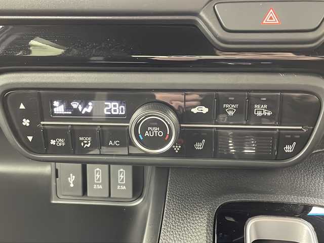 ホンダ Ｎ ＢＯＸ カスタム L ターボ 秋田県 2022(令4)年 1.9万km プラチナホワイトパール 4WD/純正ナビ　/両側パワースライドドア　/フルセグTV/AM/FM/CD/DVD/Bluetooth/バックカメラ　/衝突被害軽減ブレーキ　/レーダークルーズコントロール　/パドルシフト/横滑り防止装置/レーンキープアシスト/コーナーセンサー/前席シートヒーター　/GPSレーダー　/ETC2.0　/前後ドライブレコーダー/LEDヘッドライト　/LEDフォグランプ/スペアキー/電動パーキング/オートブレーキホールド/ハーフレザーシート/リアサンシェード/サイドバイザー/純正アルミホイール/純正フロアマット