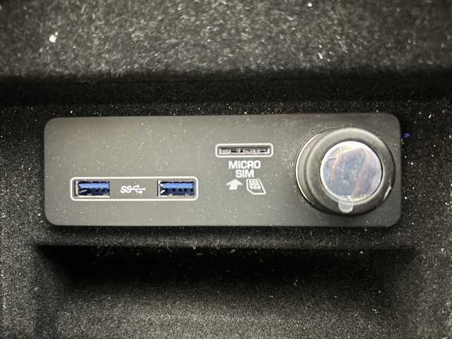 ランドローバー レンジローバースポーツ 50th コレクション 佐賀県 2020(令2)年 5.5万km パール 純正ナビ/フルセグTV/ベージュ本革シート/シートヒーター/パワーシート(D＋N席)/ステリングヒーター/衝突軽減システム/車線変更アシスタンス/クロストラフィックモニター/レーンキープアシスト/アダプティブスピードリミッター/エアーサスペンション/電動パーキングブレーキ/ドライブレコーダー/FR