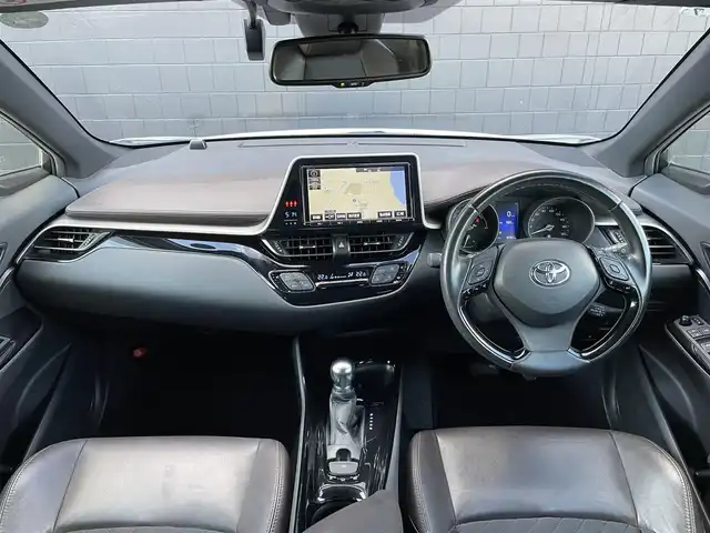 トヨタ Ｃ－ＨＲ G 三重県 2017(平29)年 5.1万km ホワイトパールクリスタルシャイン 純正９型ナビ　/バックカメラ　/セーフセンス　/ドライブレコーダー　/シートヒーター　/ＬＥＤヘッドライト　/寒冷地仕様　/ＡＣＣ　/ブラインドスポット　/ハーフレザーシート　/純正１８インチアルミ　/ＡＣ１００Ｖ電源