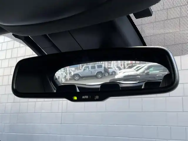 トヨタ Ｃ－ＨＲ G 三重県 2017(平29)年 5.1万km ホワイトパールクリスタルシャイン 純正９型ナビ　/バックカメラ　/セーフセンス　/ドライブレコーダー　/シートヒーター　/ＬＥＤヘッドライト　/寒冷地仕様　/ＡＣＣ　/ブラインドスポット　/ハーフレザーシート　/純正１８インチアルミ　/ＡＣ１００Ｖ電源