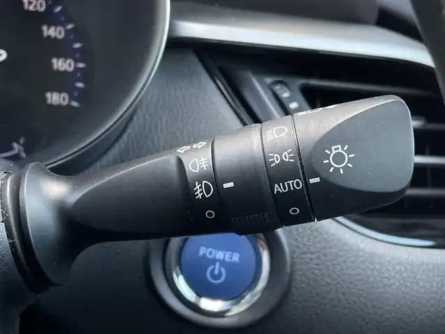 トヨタ Ｃ－ＨＲ G 三重県 2017(平29)年 5.1万km ホワイトパールクリスタルシャイン 純正９型ナビ　/バックカメラ　/セーフセンス　/ドライブレコーダー　/シートヒーター　/ＬＥＤヘッドライト　/寒冷地仕様　/ＡＣＣ　/ブラインドスポット　/ハーフレザーシート　/純正１８インチアルミ　/ＡＣ１００Ｖ電源