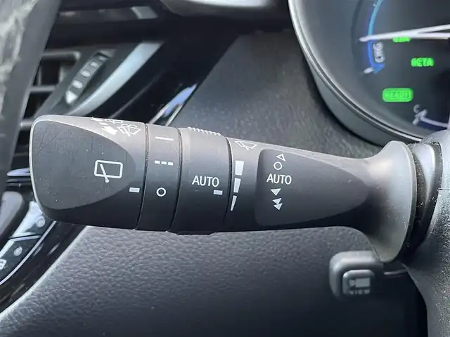 トヨタ Ｃ－ＨＲ G 三重県 2017(平29)年 5.1万km ホワイトパールクリスタルシャイン 純正９型ナビ　/バックカメラ　/セーフセンス　/ドライブレコーダー　/シートヒーター　/ＬＥＤヘッドライト　/寒冷地仕様　/ＡＣＣ　/ブラインドスポット　/ハーフレザーシート　/純正１８インチアルミ　/ＡＣ１００Ｖ電源