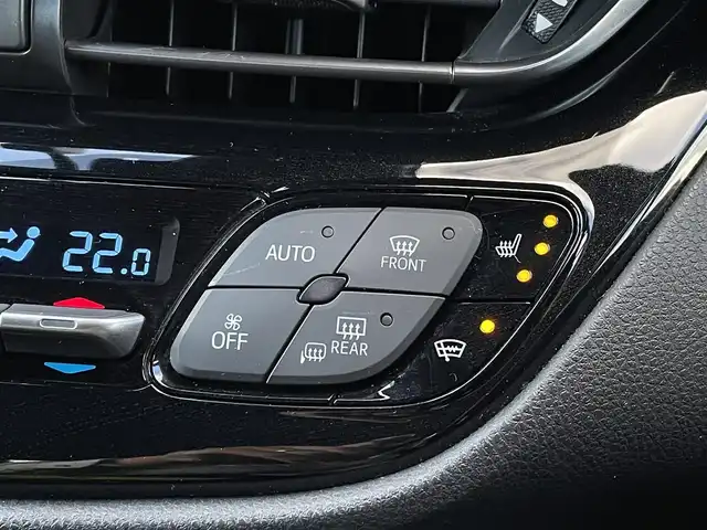 トヨタ Ｃ－ＨＲ G 三重県 2017(平29)年 5.1万km ホワイトパールクリスタルシャイン 純正９型ナビ　/バックカメラ　/セーフセンス　/ドライブレコーダー　/シートヒーター　/ＬＥＤヘッドライト　/寒冷地仕様　/ＡＣＣ　/ブラインドスポット　/ハーフレザーシート　/純正１８インチアルミ　/ＡＣ１００Ｖ電源