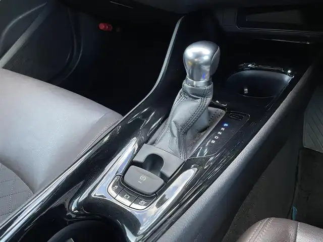 トヨタ Ｃ－ＨＲ G 三重県 2017(平29)年 5.1万km ホワイトパールクリスタルシャイン 純正９型ナビ　/バックカメラ　/セーフセンス　/ドライブレコーダー　/シートヒーター　/ＬＥＤヘッドライト　/寒冷地仕様　/ＡＣＣ　/ブラインドスポット　/ハーフレザーシート　/純正１８インチアルミ　/ＡＣ１００Ｖ電源