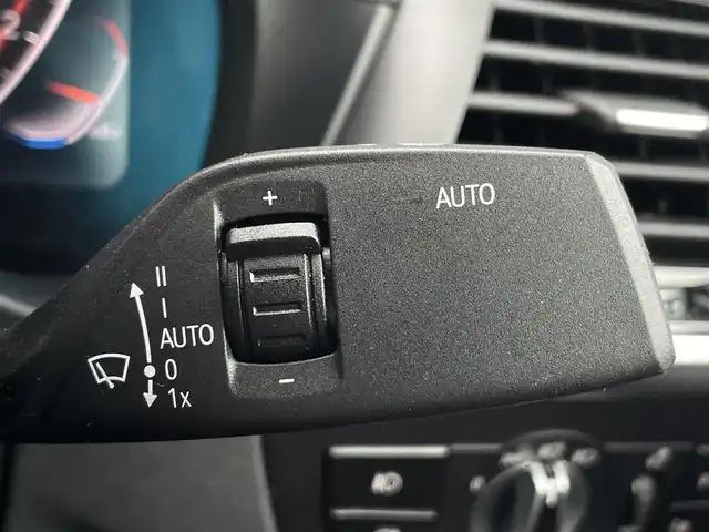 ＢＭＷ Ｘ４ M40i 三重県 2020(令2)年 3.9万km アルピンホワイトⅢ ＯＰ２１インチＡＷ　/茶革　/３Ｄデザインエアロ（フロント・リア・リアアンダー）/バイパーエンスタ　/カープレイ　/アンビエトライト　/サンルーフ　/純正前後ドラレコ　/直６ツインターボ　/ハーマンカードン　/純正ナビ　/全方位カメラ　/シートベンチ