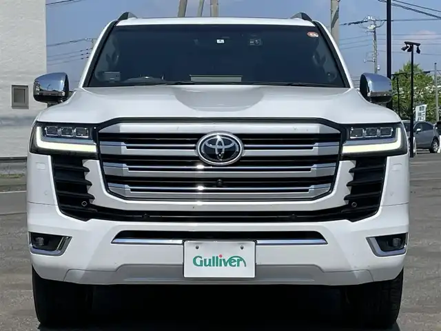 トヨタ ランドクルーザー ZX 道央・札幌 2022(令4)年 5.1万km プレシャスホワイトパール ４WD/ワンオーナー/寒冷地仕様/JBLプレミアムサウンドシステム/純正ディーラーOPナビ/CD/DVD/BT/フルセグ/純正後席モニター/トヨタセーフティセンス/プリクラッシュセーフティ/横滑り防止装置/レーダークルーズコントロール/ダウンヒルアシストコントロール/レーンキープアシスト/クリアランスソナー/ブラインドスポットモニター/パノラミックビューモニター/ビルトインETC2.0/ドライブレコーダー/トランスファ切替/センターデフロック/DRIVEMODE切替/サンルーフ/パワーバックドア/前席パワーシート/全席シートヒーター/全席エアシート/D席メモリーシート/レザーシート/革巻きウッドコンビステアリング/ステアリングリモコン/ハンドルヒーター/AC100V/電動パーキング/ブレーキホールド/自動防眩ミラー/プッシュスタート/スマートキー/LEDヘッドライト/オートライト/オートハイビーム/フォグランプ/電動格納ミラー/ウィンカーミラー/純正フロアマット/ドアバイザー/スペアキー/社外セキュリティ