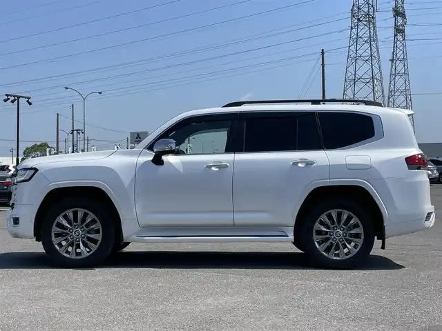 トヨタ ランドクルーザー ZX 道央・札幌 2022(令4)年 5.1万km プレシャスホワイトパール ４WD/ワンオーナー/寒冷地仕様/JBLプレミアムサウンドシステム/純正ディーラーOPナビ/CD/DVD/BT/フルセグ/純正後席モニター/トヨタセーフティセンス/プリクラッシュセーフティ/横滑り防止装置/レーダークルーズコントロール/ダウンヒルアシストコントロール/レーンキープアシスト/クリアランスソナー/ブラインドスポットモニター/パノラミックビューモニター/ビルトインETC2.0/ドライブレコーダー/トランスファ切替/センターデフロック/DRIVEMODE切替/サンルーフ/パワーバックドア/前席パワーシート/全席シートヒーター/全席エアシート/D席メモリーシート/レザーシート/革巻きウッドコンビステアリング/ステアリングリモコン/ハンドルヒーター/AC100V/電動パーキング/ブレーキホールド/自動防眩ミラー/プッシュスタート/スマートキー/LEDヘッドライト/オートライト/オートハイビーム/フォグランプ/電動格納ミラー/ウィンカーミラー/純正フロアマット/ドアバイザー/スペアキー/社外セキュリティ
