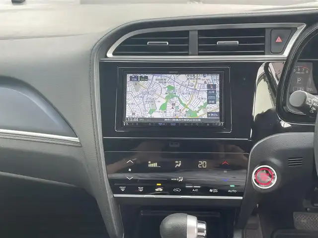 ホンダ シャトル G ホンダセンシング 神奈川県 2020(令2)年 2.2万km プラチナホワイトパール 社外メモリーナビ/・ワンセグTV/CD/バックカメラ/ビルトインETC/ドライブレコーダー/ホンダセンシング/レーダークルーズコントロール/スマートキー/LEDヘッドライト/横滑り防止装置/ドアバイザー/純正フロアマット/保証書/取扱説明書/スペアキー×1