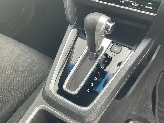 ホンダ シャトル G ホンダセンシング 神奈川県 2020(令2)年 2.2万km プラチナホワイトパール 社外メモリーナビ/・ワンセグTV/CD/バックカメラ/ビルトインETC/ドライブレコーダー/ホンダセンシング/レーダークルーズコントロール/スマートキー/LEDヘッドライト/横滑り防止装置/ドアバイザー/純正フロアマット/保証書/取扱説明書/スペアキー×1