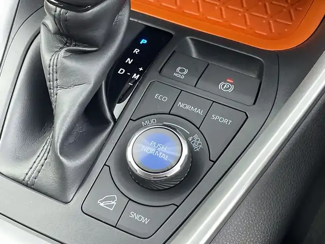 トヨタ ＲＡＶ４ アドベンチャー 群馬県 2025(令7)年 0.1万km未満 グレーメタリック 登録済未使用車　純正１０．５型ナビ　フルセグＴＶ　バックカメラ　ルーフレール　シートヒーター／エアーシート　ステアリングヒーター　衝突被害軽減ブレーキ　レーンアシスト　ＢＳＭ　ＥＴＣ２．０　禁煙車