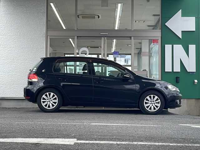 フォルクスワーゲン ゴルフ TSI トレンドライン 愛知県 2012(平24)年 4.3万km ディープブラックパールエフェクト ワンオーナー/純正ナビ、フルセグTV/ETC/ドライブレコーダー/走行中視聴可能/オートライト/スペアキー/保証書、取説
