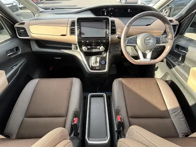 日産 セレナ e－パワー ハイウェイスター V 大分県 2018(平30)年 5.8万km ミントホワイトP ・純正ナビ(DVD/CD/BT/SD)/・アラウンドビューモニター/・フリップダウンモニター/・両側パワースライドドア/・エマージェンシーブレーキ/・コーナーセンサー/・ドライブレコーダー/・ETC/・デジタルインナーミラー/・ブラウンハーフレザー/・ステアリングリモコン/・ステアリングヒーター/・クルーズコントロール/・シートヒーター/・スマートキー/・純正アルミホイール